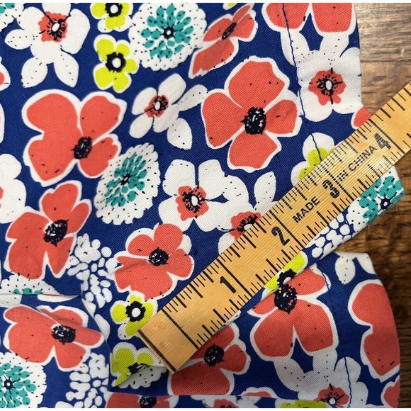 Crown & Ivy Caroline Shorts sz  6 Blue Multi Floral Classic Fit Stretch Twill - Picture 10 of 11